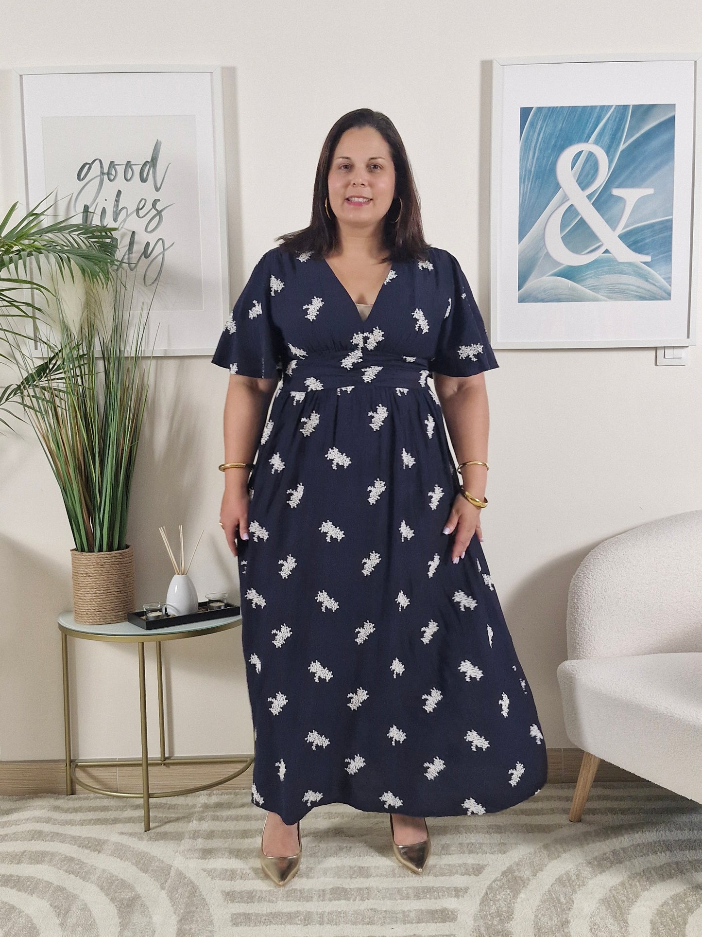 Robe longue été bleue marine et fleurs blanches brodées MAGUY