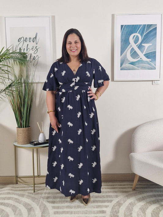 Robe longue été bleue marine et fleurs blanches brodées MAGUY