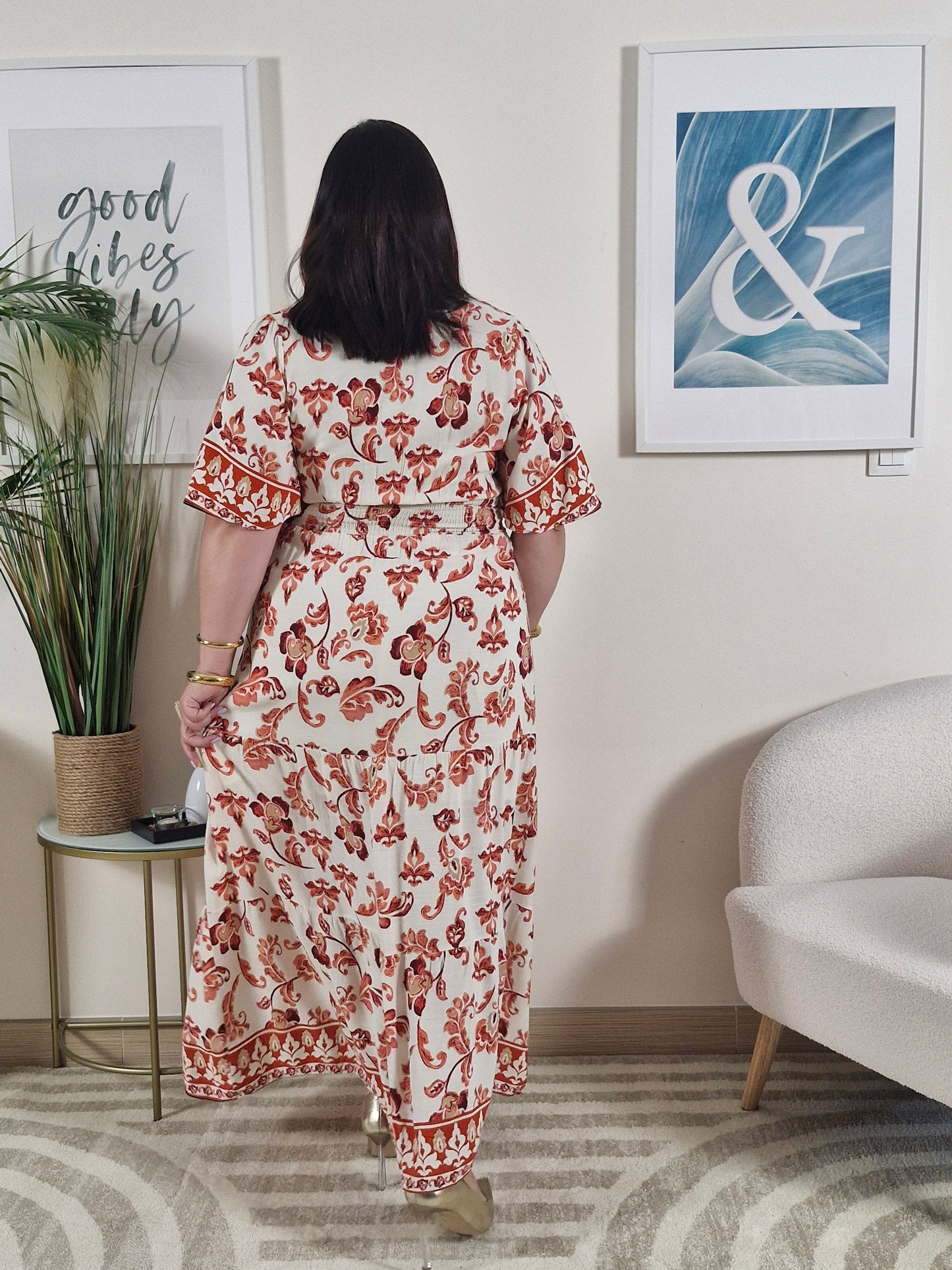 Robe longue blanc cassé et fleurs rouges_Grande Taille_ AINOA