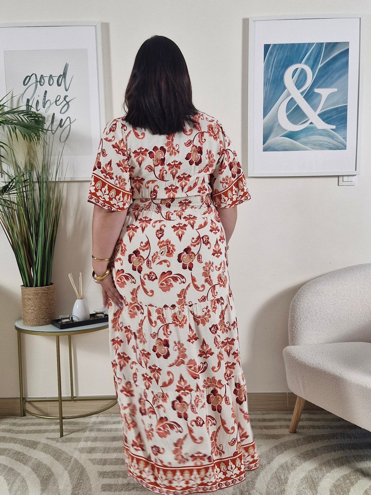 Robe longue blanc cassé et fleurs rouges_Grande Taille_ AINOA