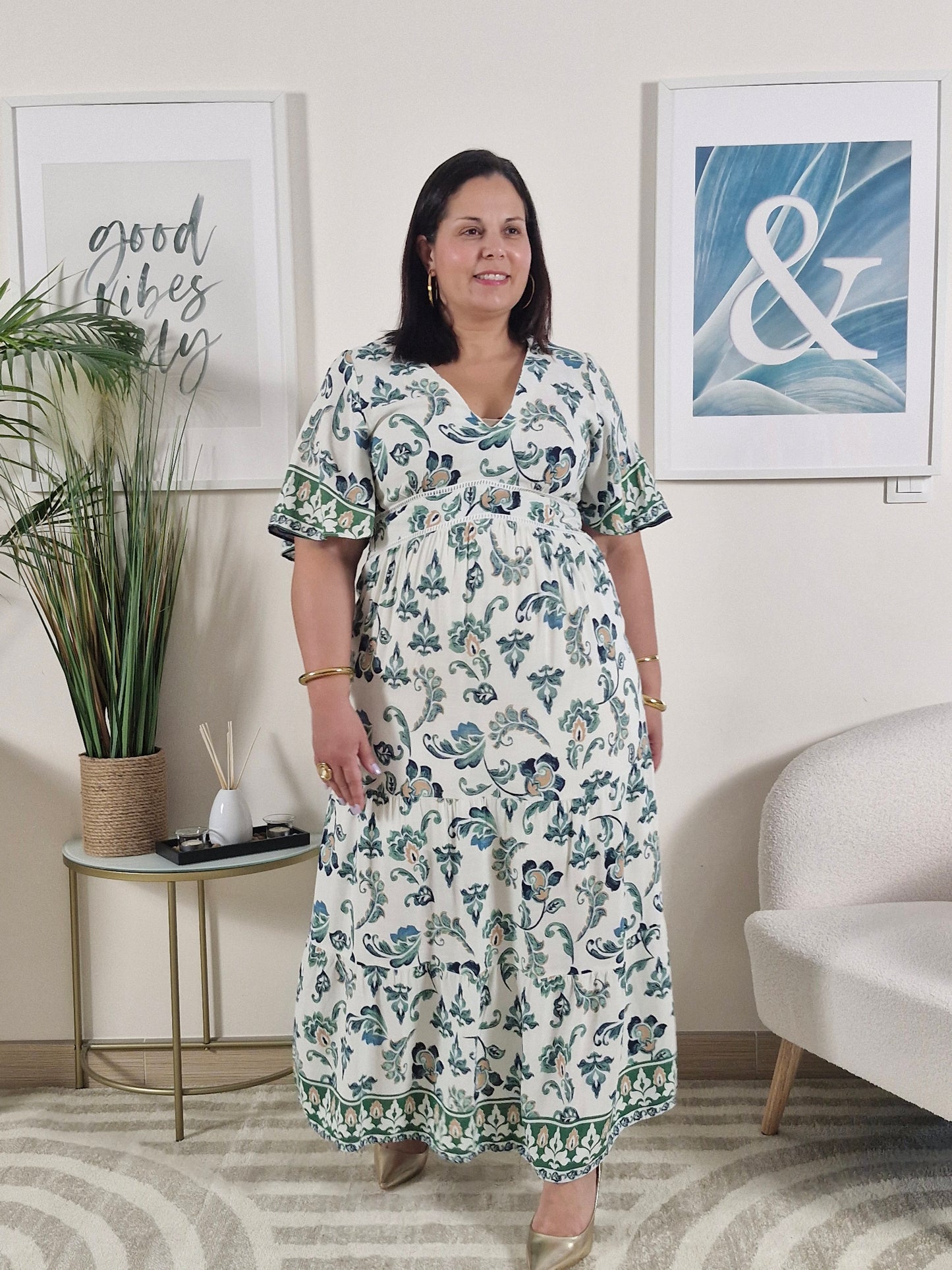 Robe longue blanc cassé et fleurs vertes_Grande Taille_ AINOA