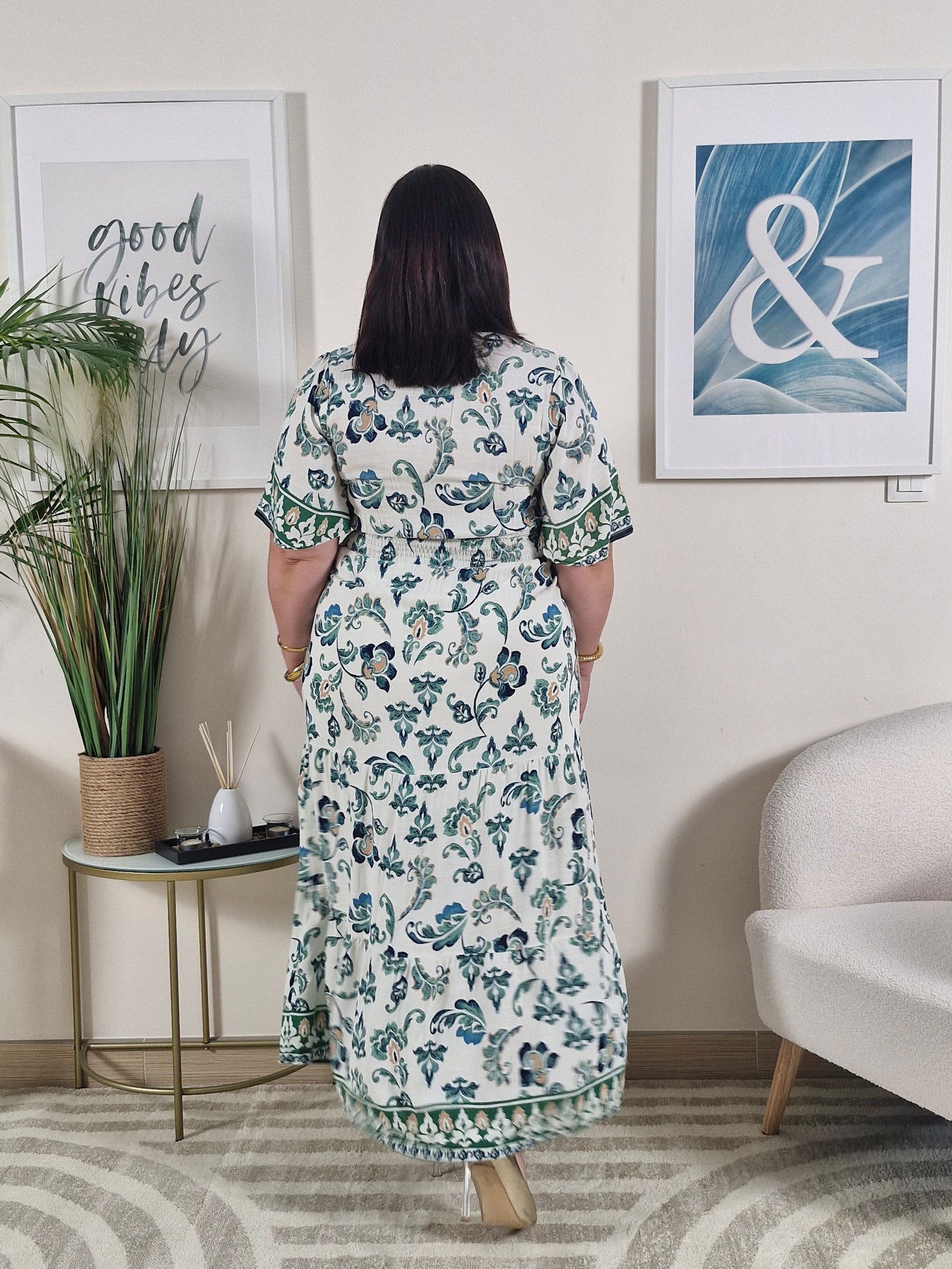 Robe longue blanc cassé et fleurs vertes_Grande Taille_ AINOA