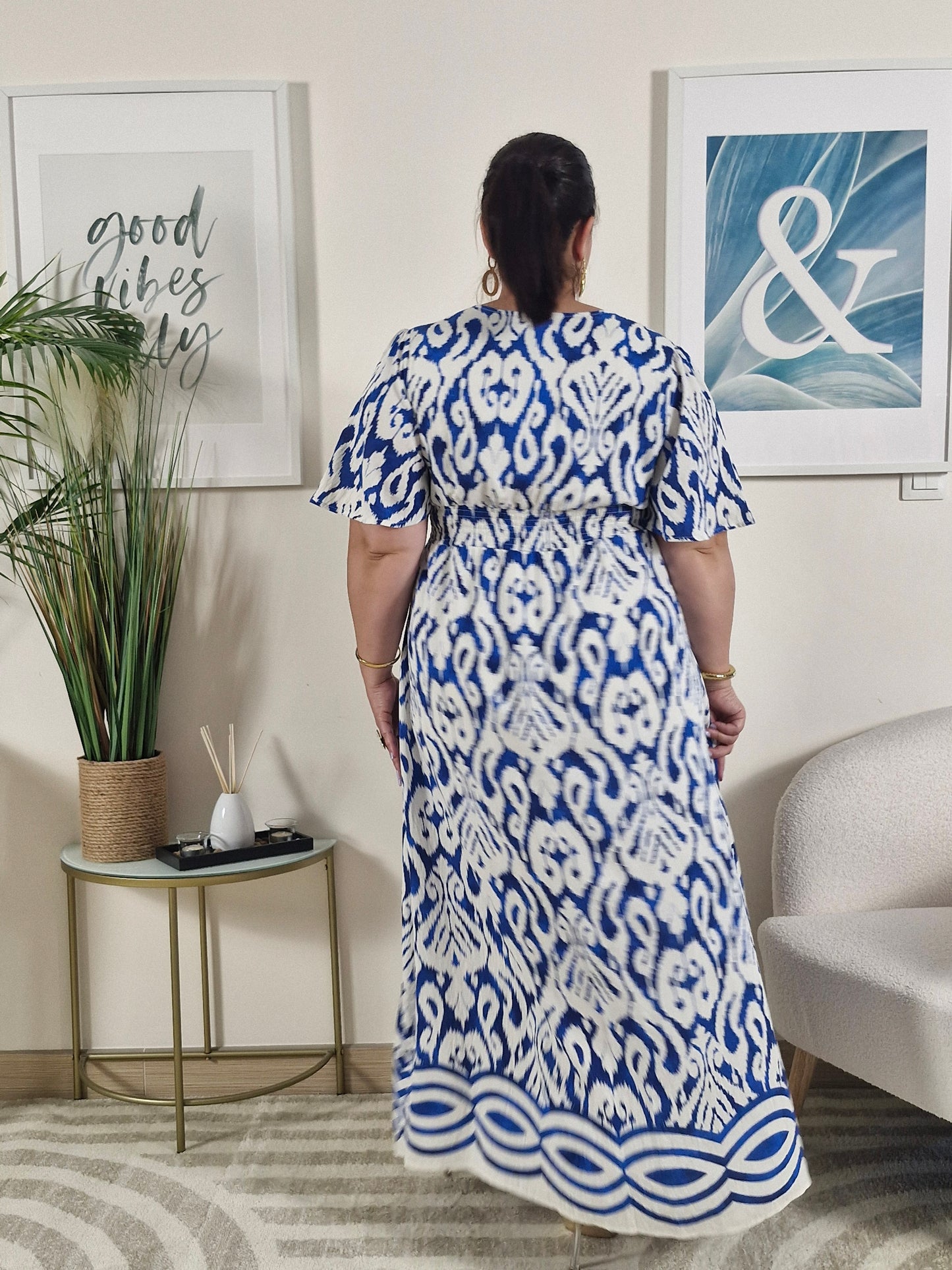 Robe longue blanche et motifs bleus marine_Grande Taille_ ANGELE
