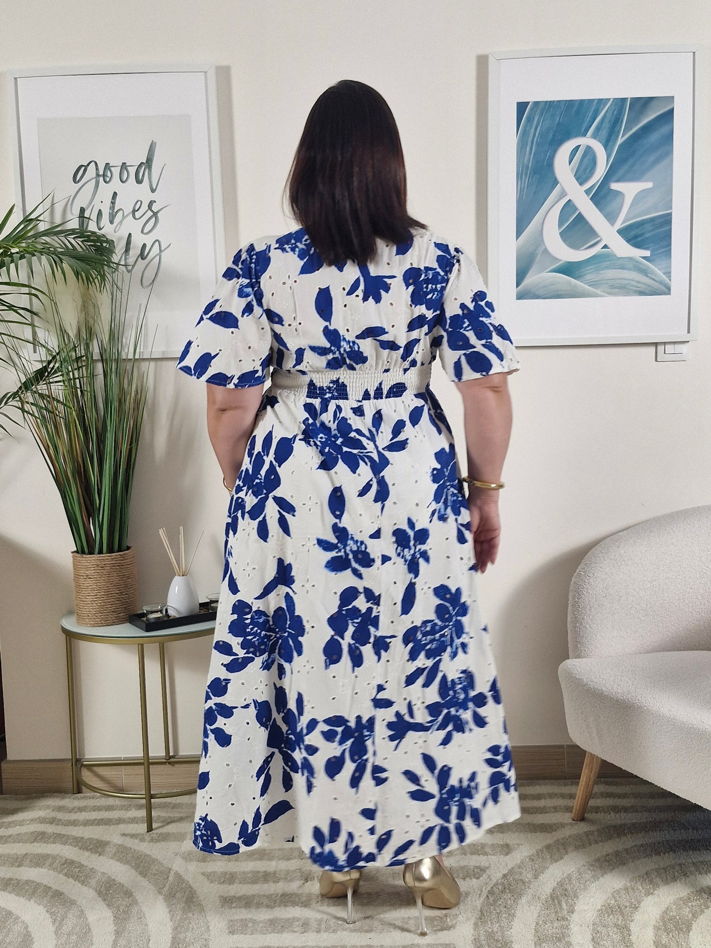 Robe longue été dentelle blanche/ petites fleurs bleues grande taille MYRIAM