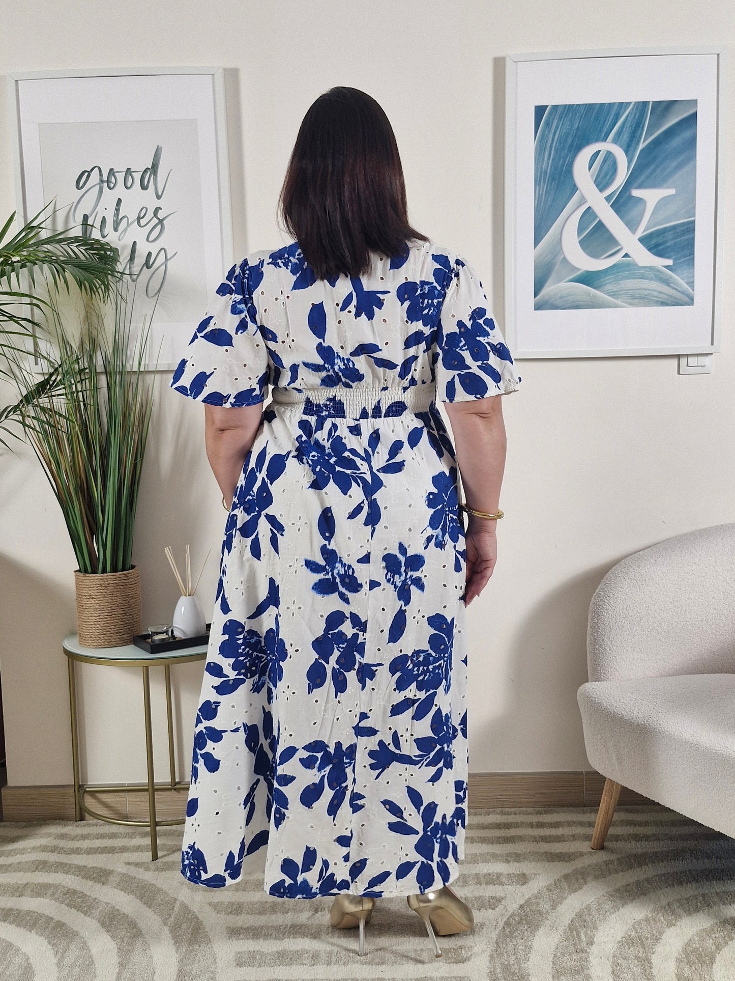 Robe longue été dentelle blanche/ petites fleurs bleues grande taille MYRIAM