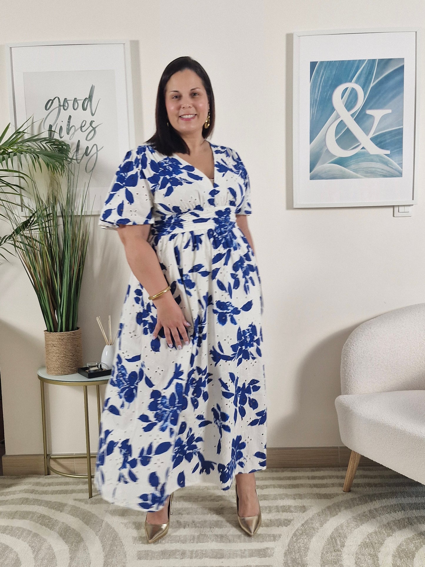 Robe longue été dentelle blanche/ petites fleurs bleues grande taille MYRIAM