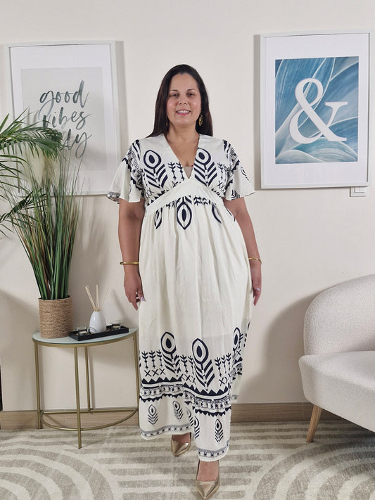 Robe longue blanche et imprimés géométriques bleus marines_Grande Taille_ RUBY