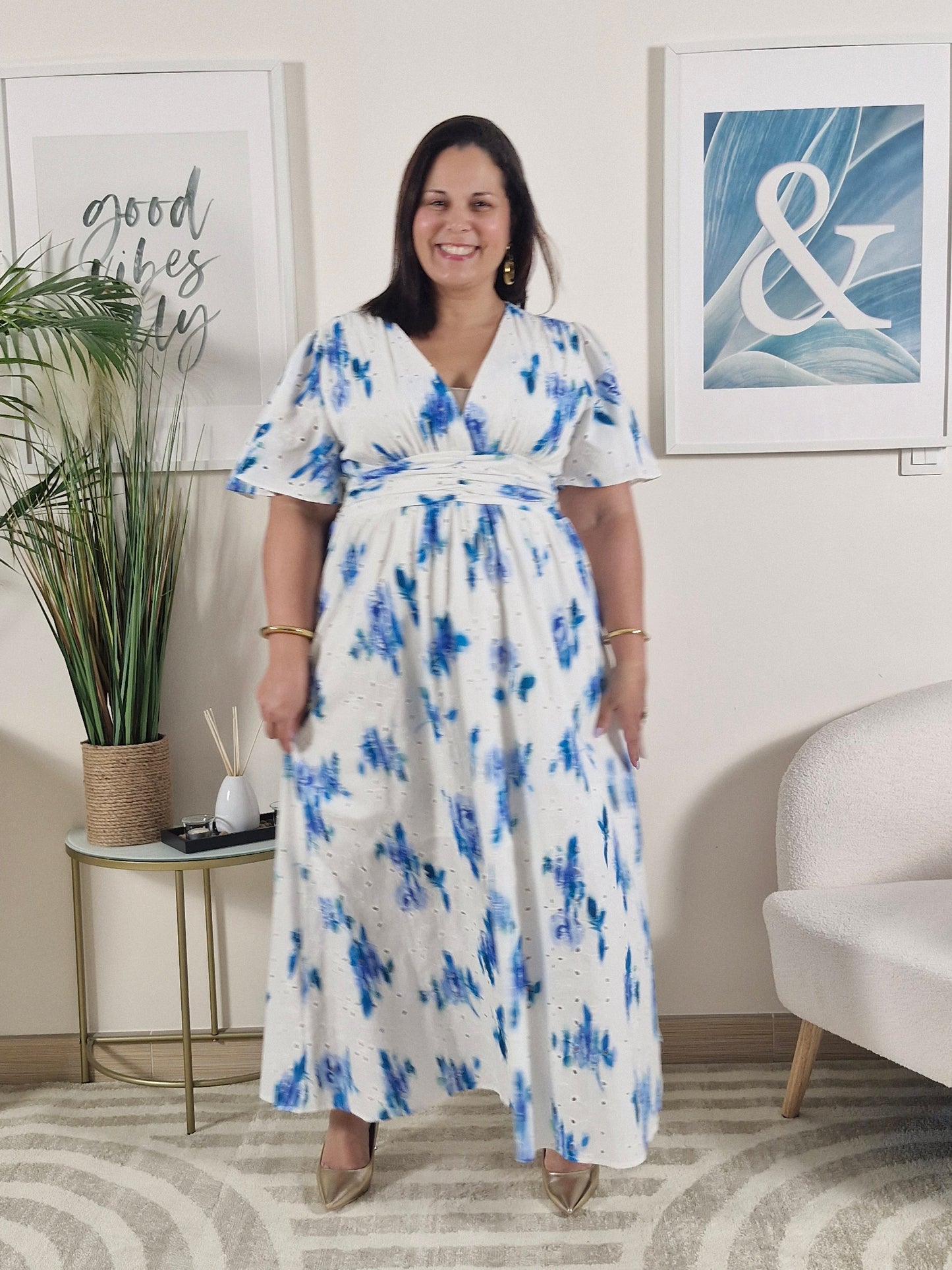 Robe longue été dentelle blanche/ fleurs bleues grande taille LIVIE