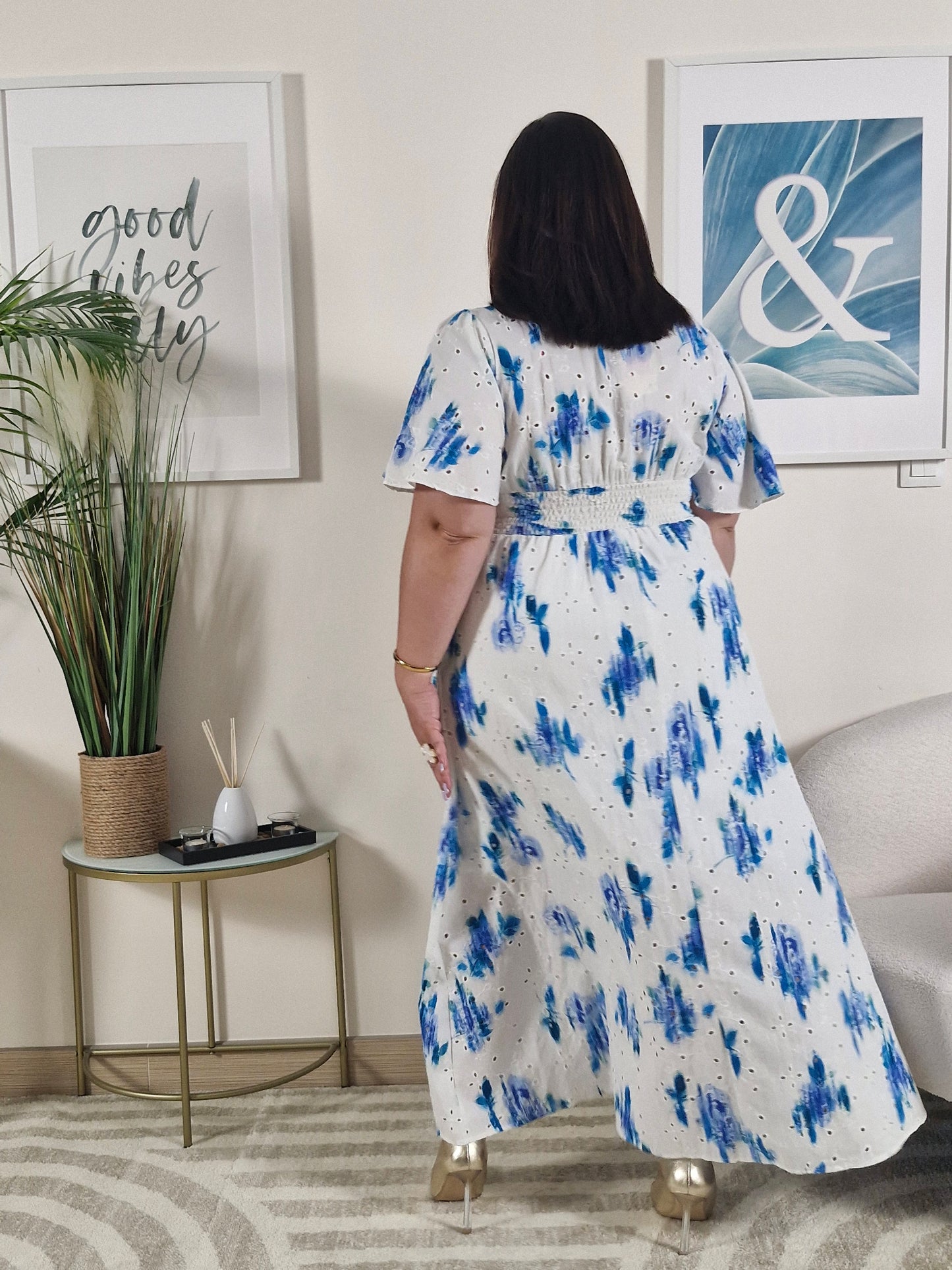 Robe longue été dentelle blanche/ fleurs bleues grande taille LIVIE
